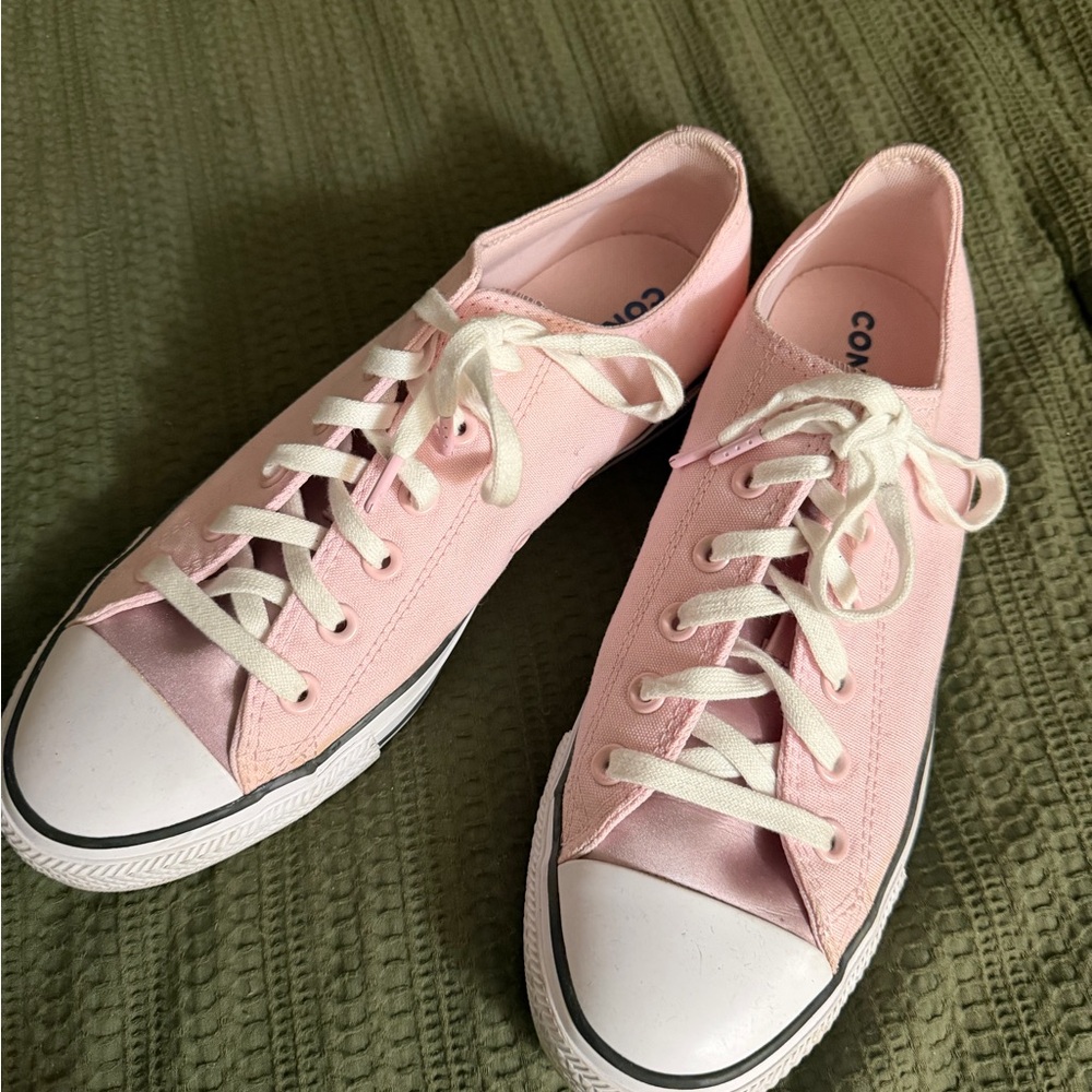Women’s Size 10 Pink Converse All Star Low Top Shoes
